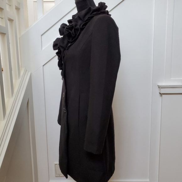 Elegant Black Cloth Coat With Rosette Ruffled Collar - Picture 4 of 6